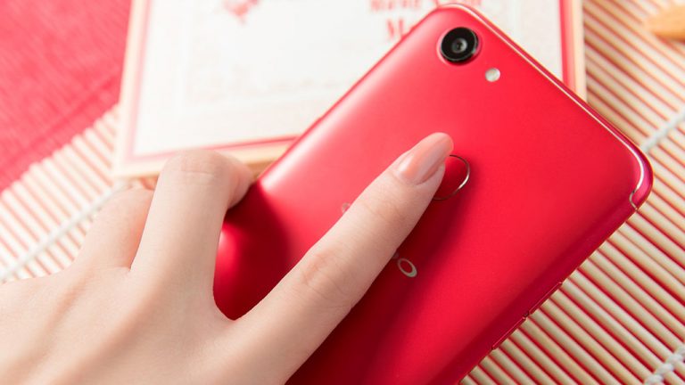 TOP 3 smartphone giá rẻ có màu sắc độc đáo nên mua vào dịp Valentine và Tết