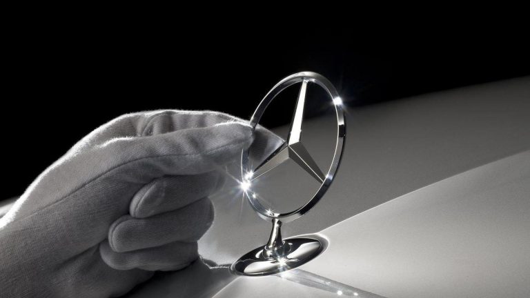 Tỷ Phú Trung Quốc mạnh tay chi 9 tỷ USD để mua cổ phần hãng xe Mercedes