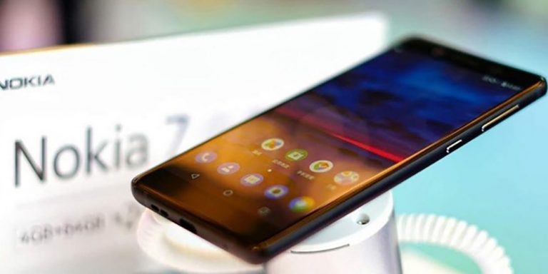 Nokia 7 Plus bất ngờ xuất hiện ngoài thực tế với màn hình cong tràn cạnh như Nokia 9