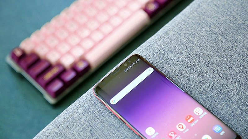 Trên tay Galaxy S8 màu đỏ