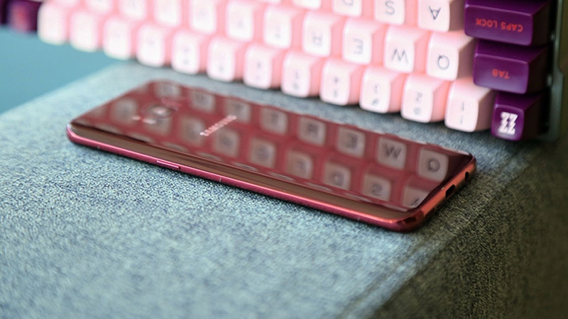 Trên tay Galaxy S8 màu đỏ