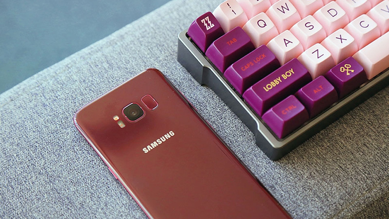 Trên tay Galaxy S8 màu đỏ
