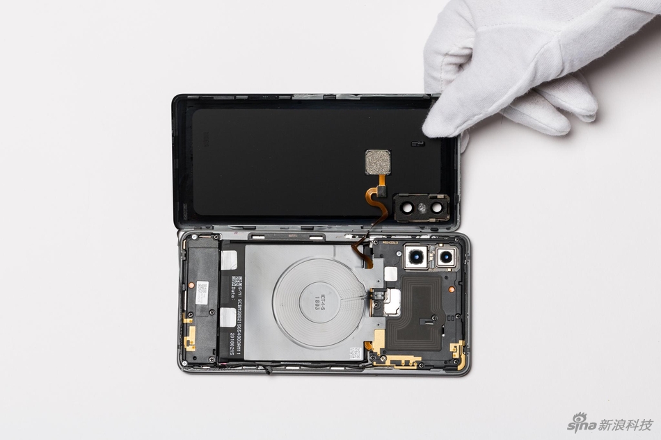 mo-bung-xiaomi-mi-mix-2s-noi-gon-gang-va-dep-nhu-thiet-ke-ben-ngoai-23