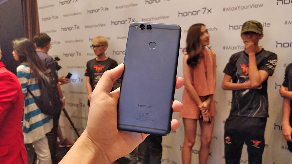 Trên tay đánh giá nhanh Honor 7x và Honor 9 Lite vừa ra mắt tại Việt Nam