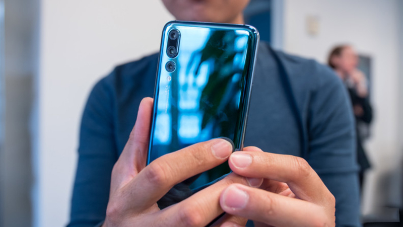 tren-tay-va-danh-gia-nhanh-huawei-p20pro-lieu-huawei-da-co-the-doi-dau-apple-va-samsung-21