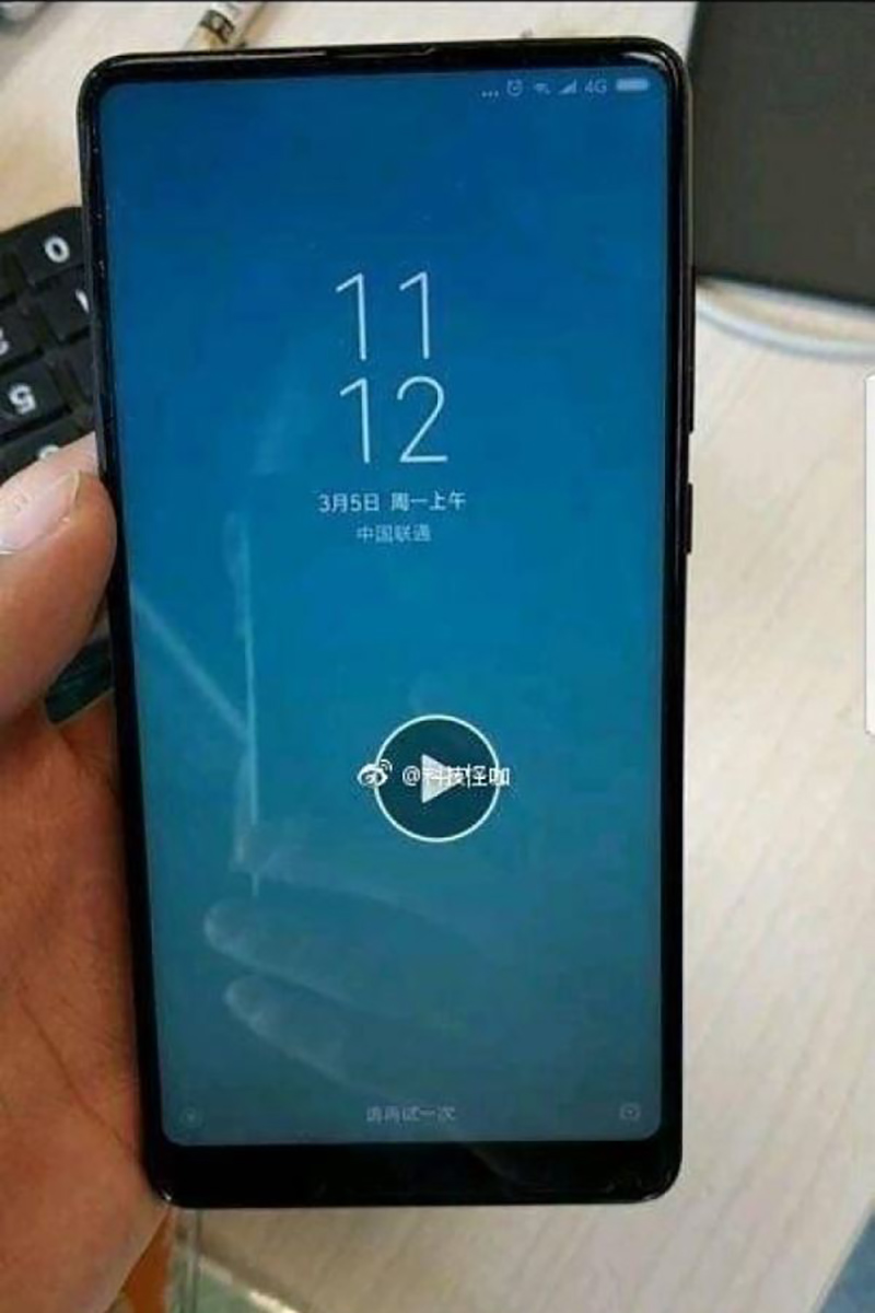 xiaomi-mi-mix-2s-bat-ngo-xuat-hien-thuc-te-tren-tay-nguoi-dung