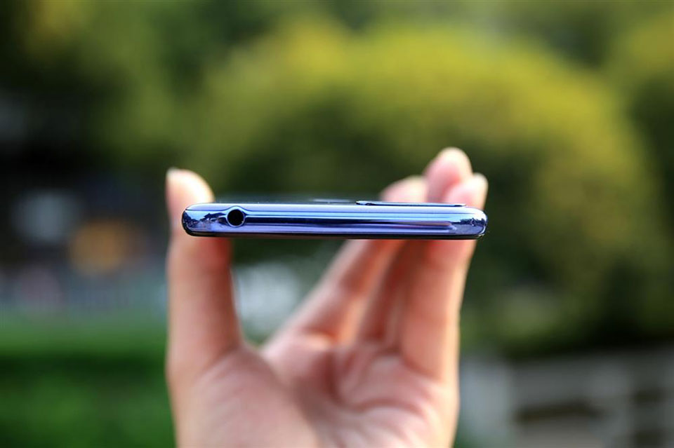 mo-hop-va-tren-tay-honor-7a-gia-re-vua-ra-mat-man-hinh-full-view-camera-kep-13