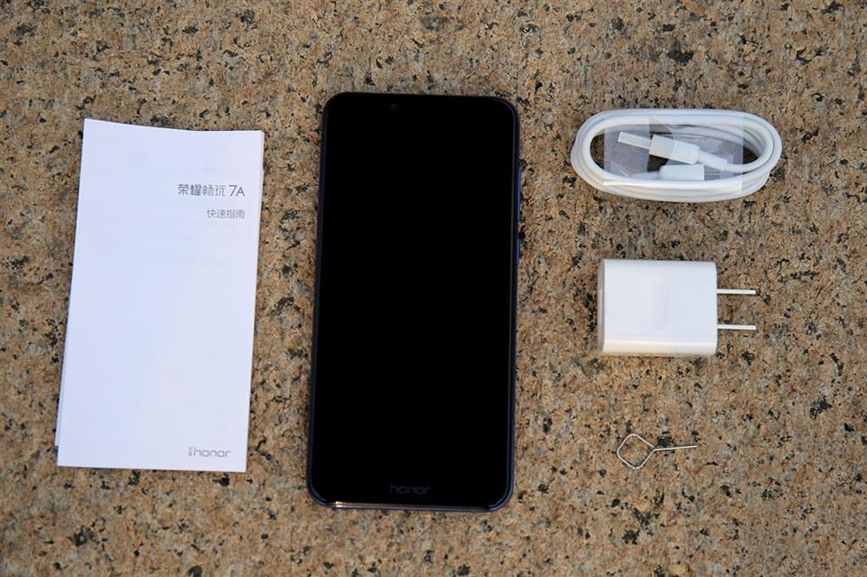 mo-hop-va-tren-tay-honor-7a-gia-re-vua-ra-mat-man-hinh-full-view-camera-kep-8