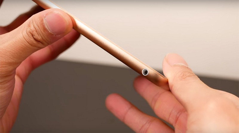 mo-hop-va-tren-tay-ipad-2018-gia-re-chiec-may-tinh-bang-gia-re-dang-mua-nhat-8