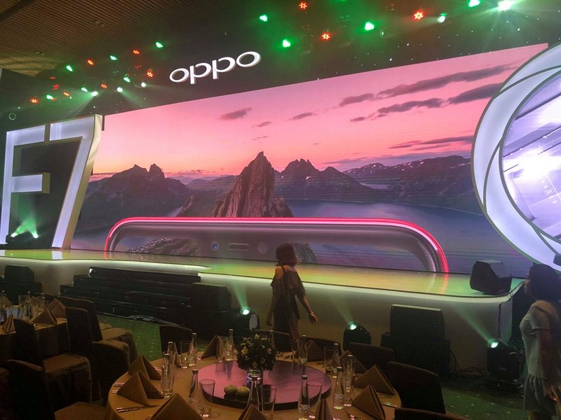 oppo-f7-chinh-thuc-ra-mat-tai-viet-nam-chiec-oppo-dep-nhat-tu-truoc-den-nay-gia-tu-7-99-trieu-dong-4