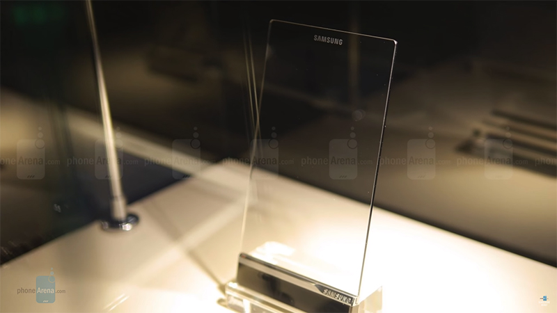 diem-mat-nhung-chiec-dien-thoai-da-tung-xuat-hien-trong-vu-tru-dien-anh-marvel-9