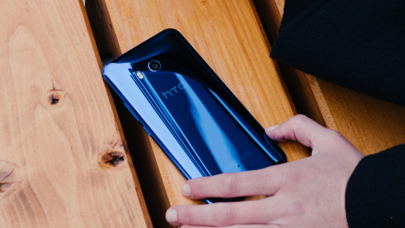 HTC dùng linh kiện iPhone 