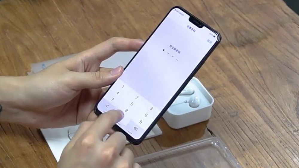 Sau tất cả, Xiaomi Mi 8 đã lộ diện rõ nét trước thềm ra mắt