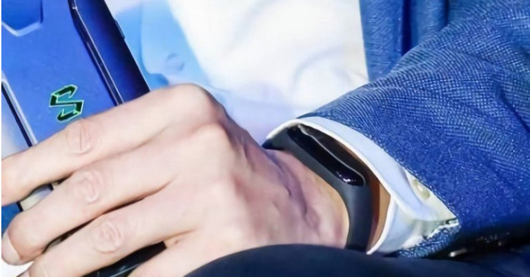 Xiaomi Mi Band 3 sẽ ra mắt cùng một chiếc smartphone Xiaomi đặc biệt khác vào cuối tháng 5?