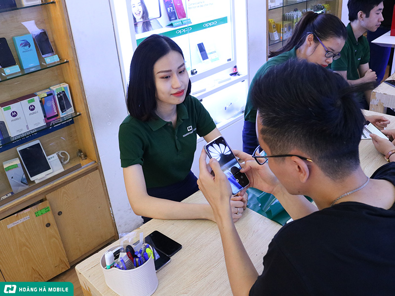 Sự kiện ngày đầu mở bán Honor 10 – Chiếc flagship với giá bán tầm trung