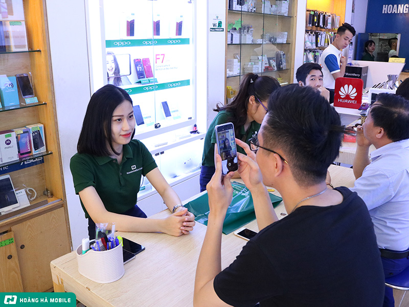 Sự kiện ngày đầu mở bán Honor 10 – Chiếc flagship với giá bán tầm trung