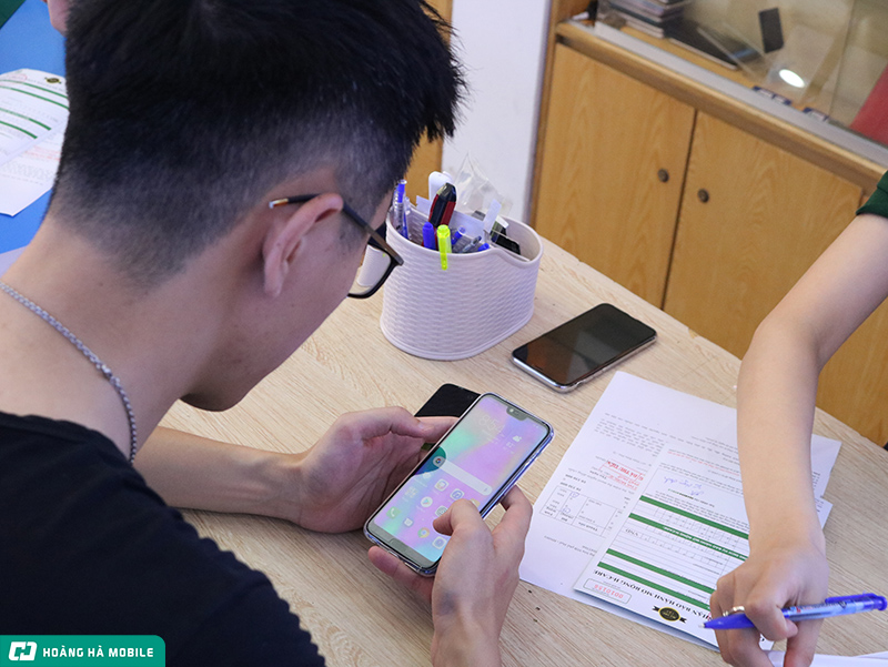 Sự kiện ngày đầu mở bán Honor 10 – Chiếc flagship với giá bán tầm trung