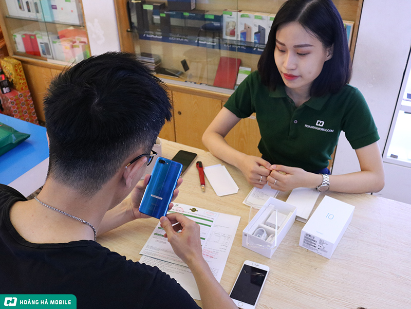 Sự kiện ngày đầu mở bán Honor 10 – Chiếc flagship với giá bán tầm trung