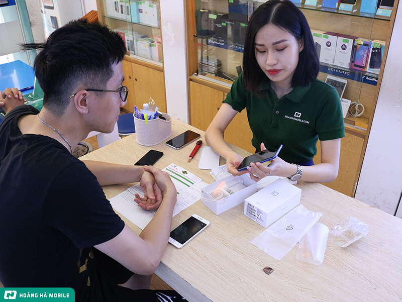 Sự kiện ngày đầu mở bán Honor 10 – Chiếc flagship với giá bán tầm trung