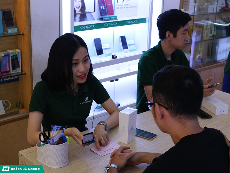 Sự kiện ngày đầu mở bán Honor 10 – Chiếc flagship với giá bán tầm trung