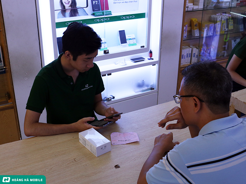 Sự kiện ngày đầu mở bán Honor 10 – Chiếc flagship với giá bán tầm trung