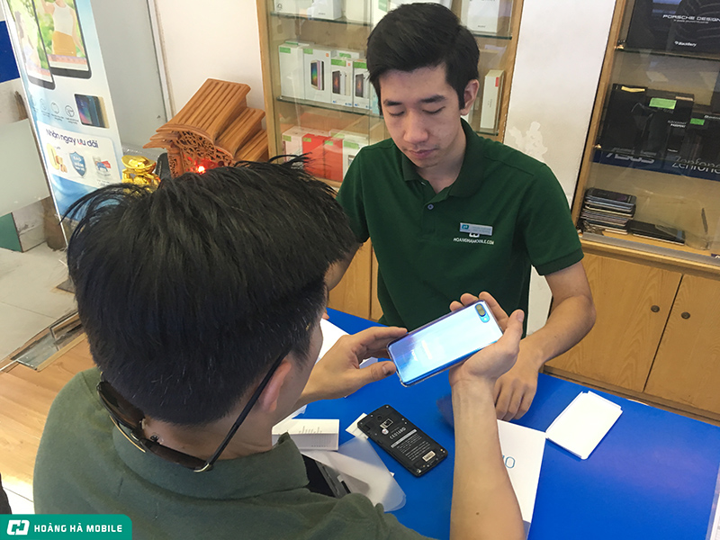 Sự kiện ngày đầu mở bán Honor 10 – Chiếc flagship với giá bán tầm trung