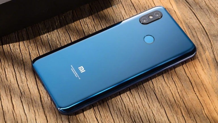 Xiaomi Pocophone F1 giá từ 11.3 triệu đồng cho Snapdragon 845, RAM 6GB, màn hình tai thỏ