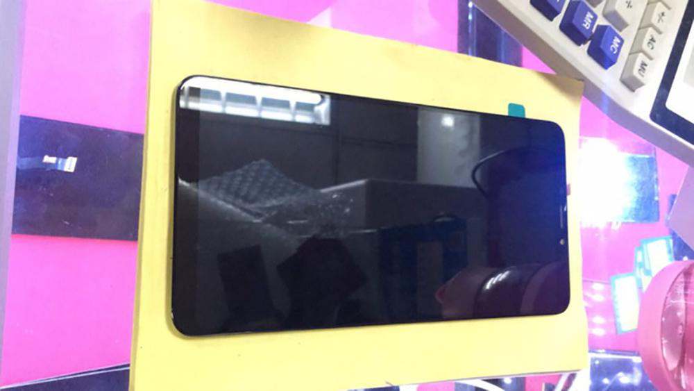 Ơn giời Xiaomi Mi Max 3 đã lộ diện thực tế: Không tai thỏ, màn hình siêu mỏng