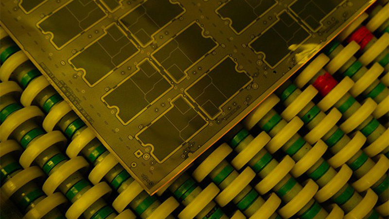 mặt lưng Mi 8 Explorer Edition