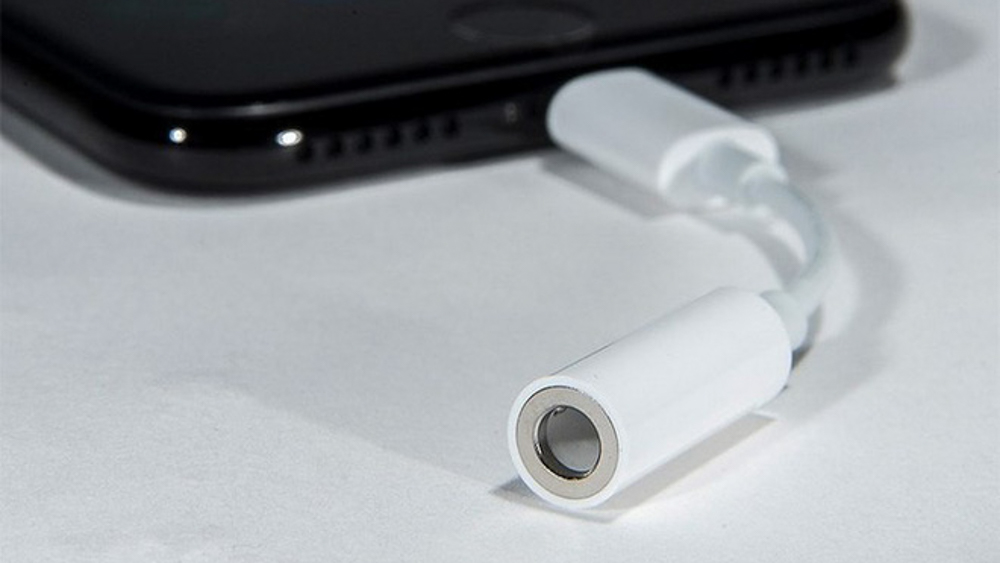 Apple khai triển thuật “hút máu” mới: Bỏ adapter 3.5mm cho iPhone mới