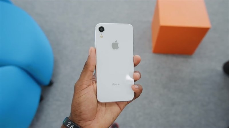 trên tay iPhone 2018