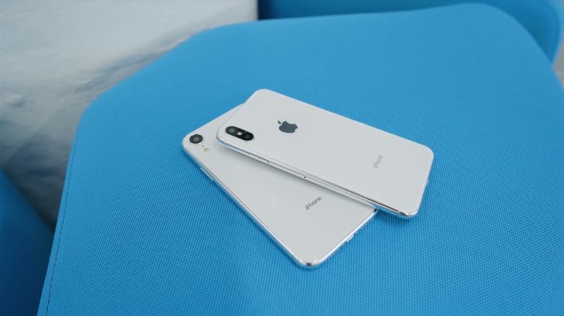 trên tay iPhone 2018