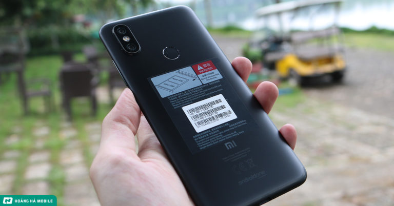 Trên tay Xiaomi Mi A2: Một cảm giác “siêu mỏng cánh” và khác biệt hoàn toàn với Mi A1