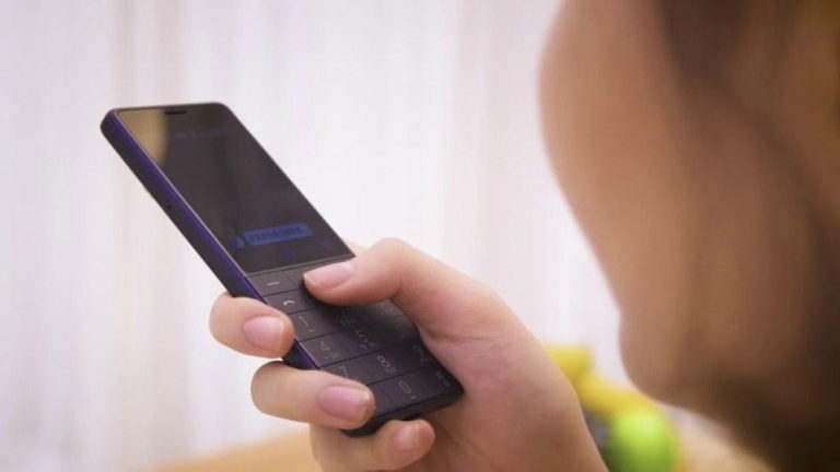Xiaomi Qin AI: “Stupid” phone 680.000 đồng, hỗ trợ Wifi – LTE, thậm chí là AI