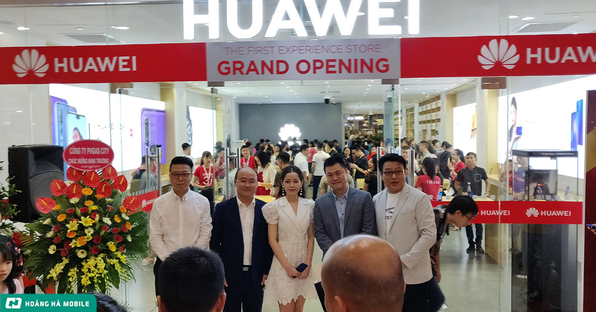 [BỘ ẢNH] Mừng khai trương Brand Shop Huawei đầu tiên tại Việt Nam