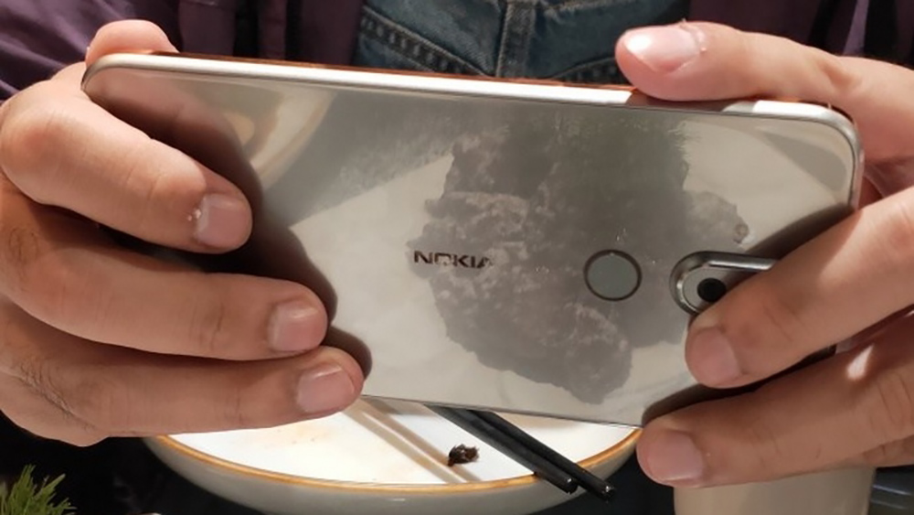 Nokia X7 xuất hiện với màu bạc và đen nhũ cực đẹp ngoài thực tế