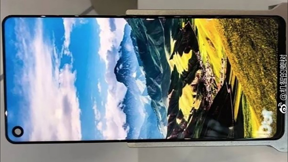 Galaxy A8s với màn hình “nốt ruồi” sẽ không có vân tay âm màn