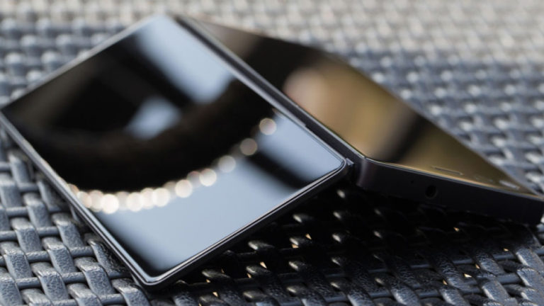 gia-ban-smartphone-samsung-man-hinh-gap-2