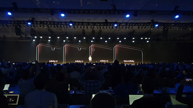 Muôn kiểu tai thỏ trên màn hình của Samsung sắp tới: U – V – O