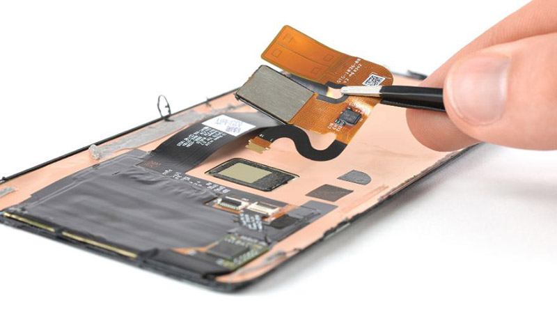 Mổ bụng Huawei Mate 20 Pro: Cảm biến vân tay quang học, hỏng 1 thay 2