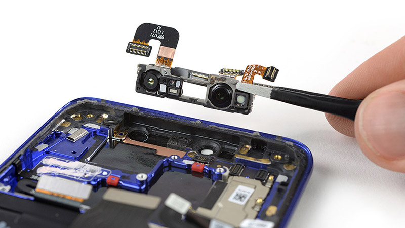 Mổ bụng Huawei Mate 20 Pro: Cảm biến vân tay quang học, hỏng 1 thay 2