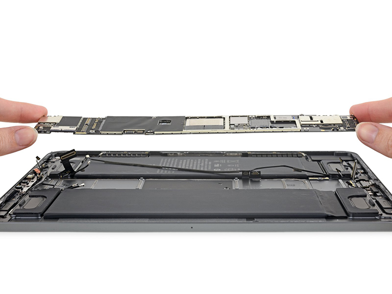 Mổ bụng iPad Pro 2018 bản 11 inches: Nội thất đẹp như vẻ ngoài, hơi khó sửa một chút