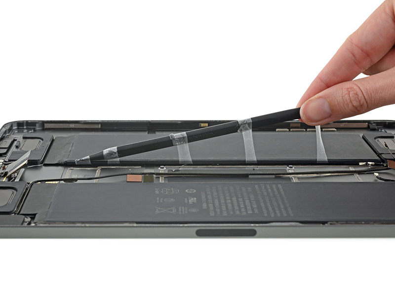 Mổ bụng iPad Pro 2018 bản 11 inches: Nội thất đẹp như vẻ ngoài, hơi khó sửa một chút
