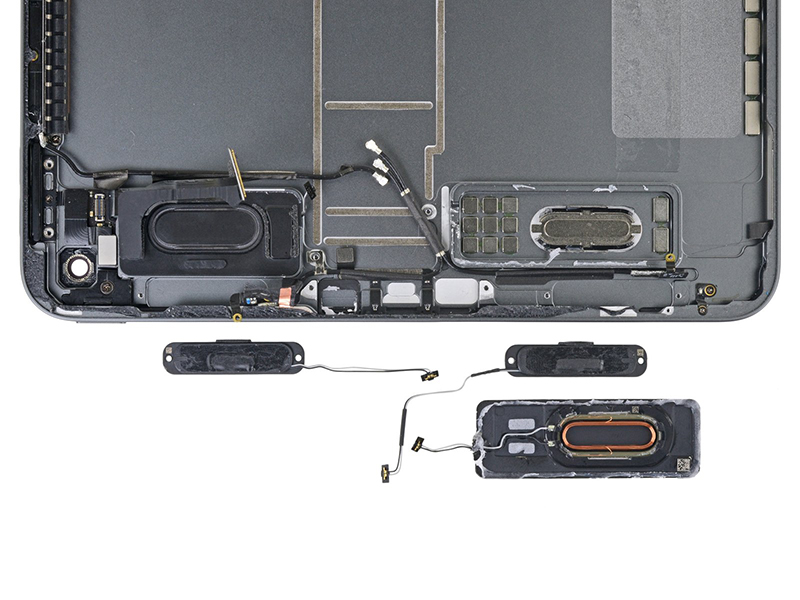 Mổ bụng iPad Pro 2018 bản 11 inches: Nội thất đẹp như vẻ ngoài, hơi khó sửa một chút