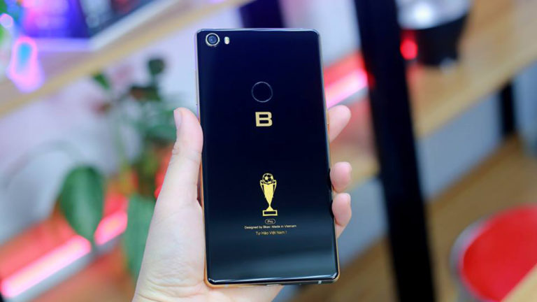 Bphone 3 phiên bản “Tự Hào Việt Nam” ra mắt, tiếp lửa bóng đá nước nhà