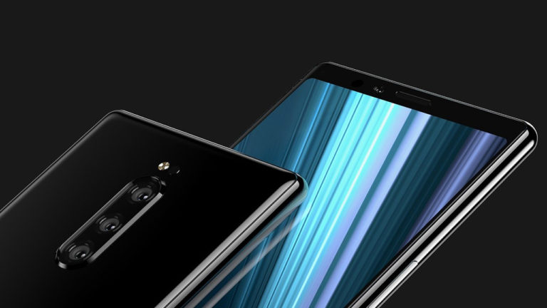 Mặt kính Xperia XZ4 “sánh vai” cùng Xperia XA3 ngoài thực tế