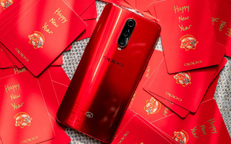 OPPO R17 màu đỏ – Chiếc áo mới hoàn hảo dịp Tết nguyên đán 2019
