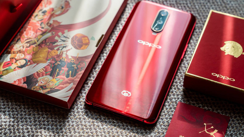 OPPO R17 màu đỏ – Chiếc áo mới hoàn hảo dịp Tết nguyên đán 2019