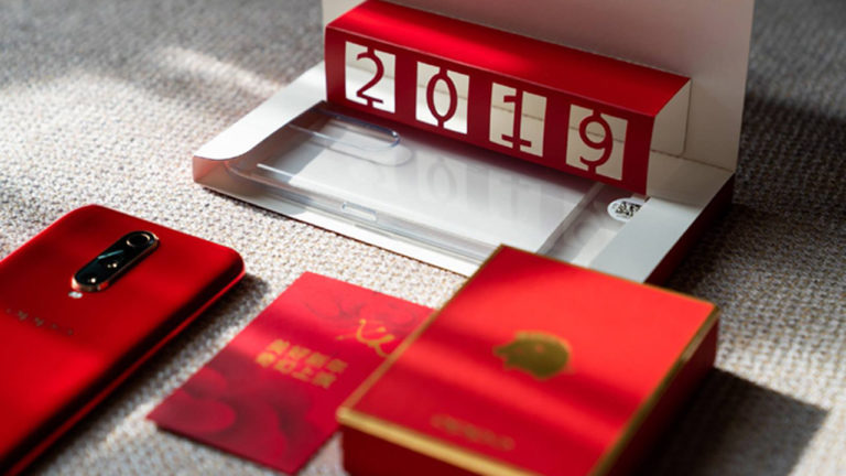 OPPO R17 màu đỏ – Chiếc áo mới hoàn hảo dịp Tết nguyên đán 2019