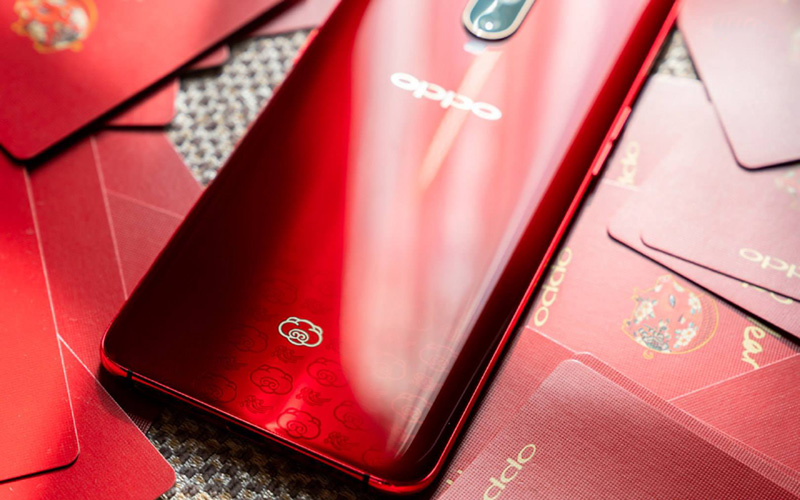 OPPO R17 màu đỏ – Chiếc áo mới hoàn hảo dịp Tết nguyên đán 2019